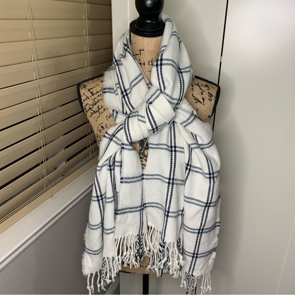 H&M White and Black Plaid Scarf